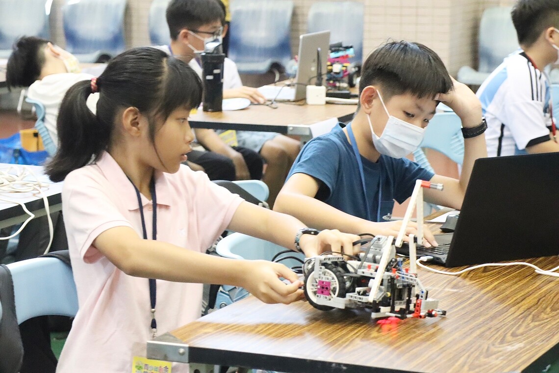 漾新聞|高雄市青少年創意機器人競賽登場 300選手搶戰奧運機器人世界賽門票