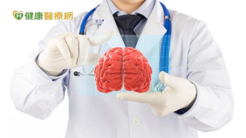 「巴金森病」男站在馬路中央卻踏不出一步! 健保補助「深部腦刺激術」助重返職場