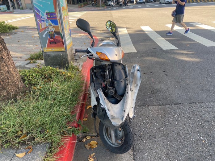 (三寶片)台北女騎士趕著去推拿竟闖紅燈 慘遭直行轎車撞飛"顱內出血" 65 S 5988421 | 社會 社會 記者爆料網