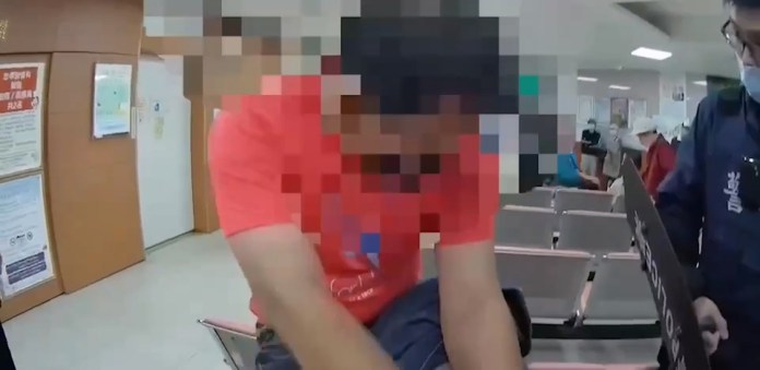 (勸阻片)莽男醫院領藥區旁吸菸遭制止不爽 掏水果刀對空揮舞 66 213 4 | 社會 社會 記者爆料網