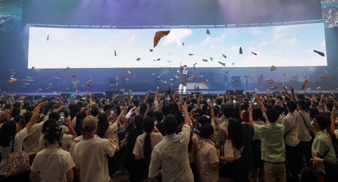 全台最大演唱會制服趴今在海音館熱情登場 學子高歌擲紙飛機迎向未來