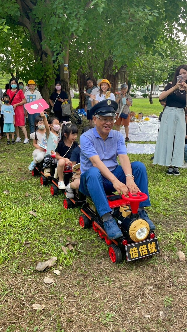 漾新聞|一日列車長 郭倍宏選戰走親子溫馨路線