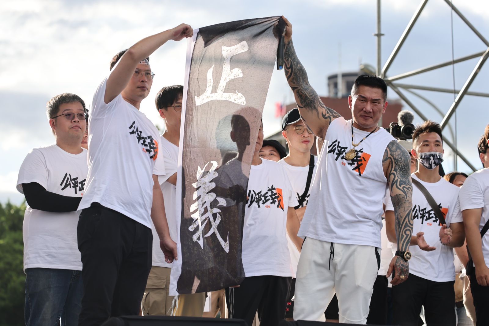  時代力量前立委黃國昌、網紅「館長」陳之漢發起「公平正義救台灣」活動，下午2點在凱道登場。林啟弘攝