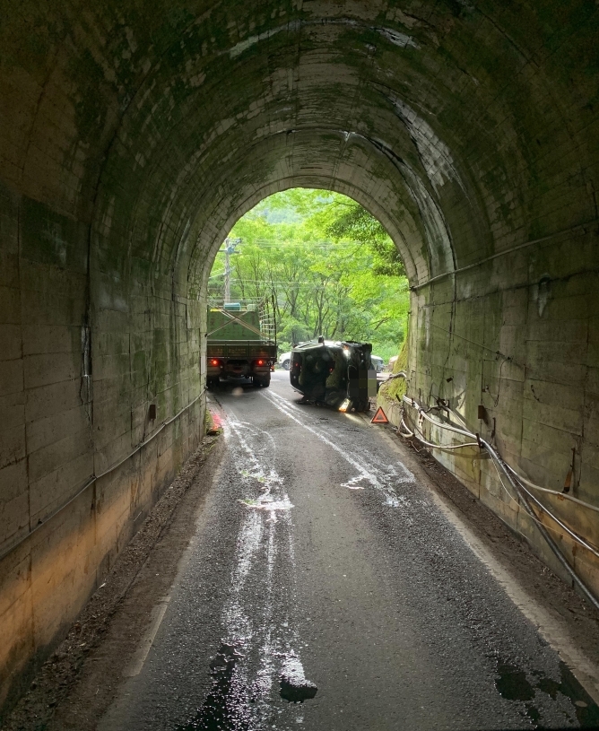 大禹嶺「合歡山隧道」前驚傳翻車事故 往梨山方向一度通行受阻 69 1689500981429 | 社會 社會 記者爆料網
