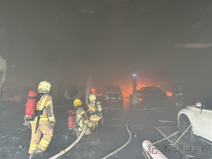 NISSAN台南善化維修廠大火 "烤漆爐房過熱"4輛待修車慘遭祝融 72 S 14221352 1 | 社會 社會 記者爆料網