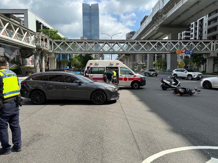(追撞片)新莊醉男酒後上路追撞前方女騎士 酒精檢測一吹爆表1.38 72 412 8 | 社會 社會 記者爆料網