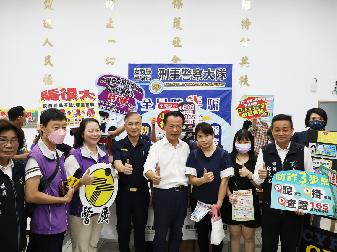暑假青春專案 嘉義縣警局舉辦小小警察體驗營活動 學童穿上迷你制服帥氣登場