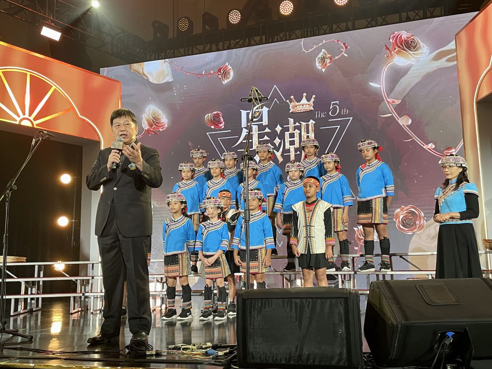 【有影】浪LIVE星潮之夜吸上百位直播主 樂天女孩褪制服驚喜應援 284 CNEWS資料照195230715a03