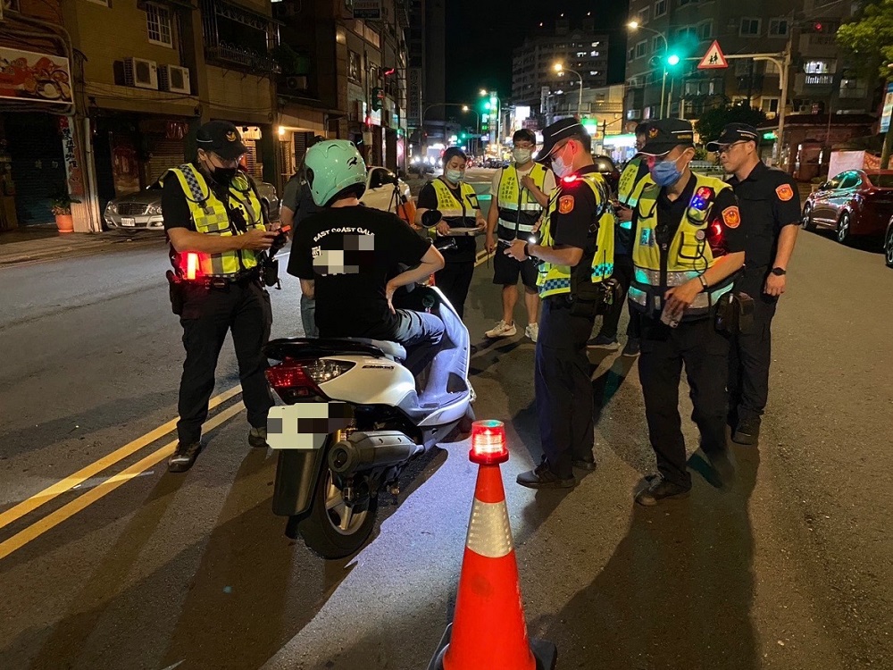 強力攔查改裝噪音車 機車安全月開跑加強維護青少年暑期安全 276 強力攔查改裝噪音車 機車安全月開跑加強維護青少年暑期安全 275