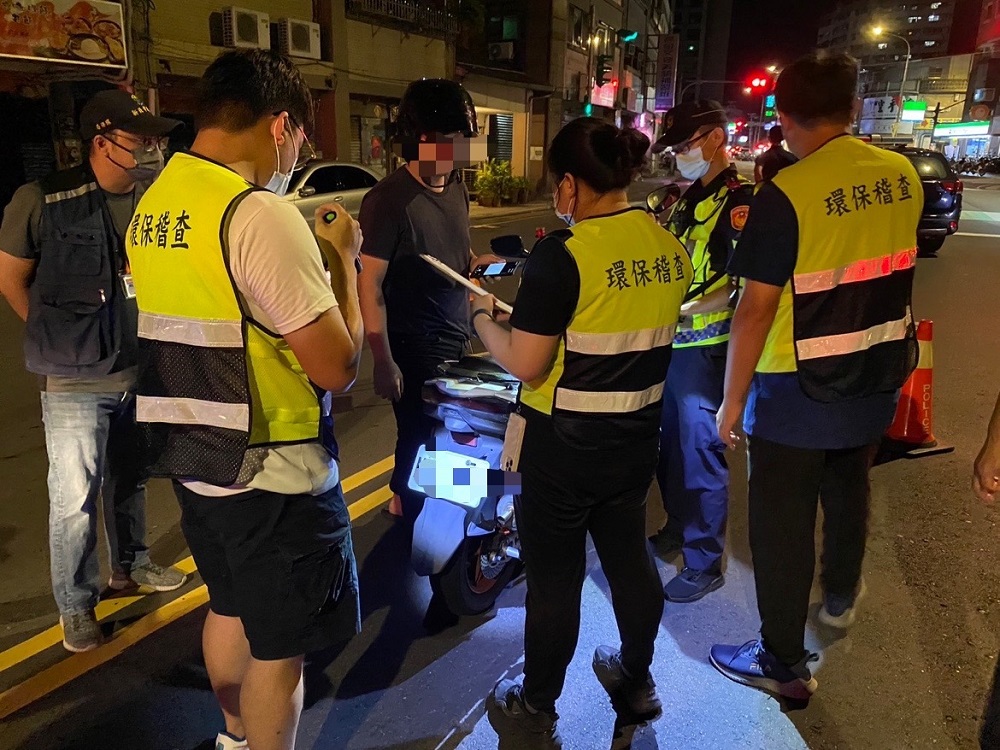 強力攔查改裝噪音車 機車安全月開跑加強維護青少年暑期安全 278 強力攔查改裝噪音車 機車安全月開跑加強維護青少年暑期安全 277