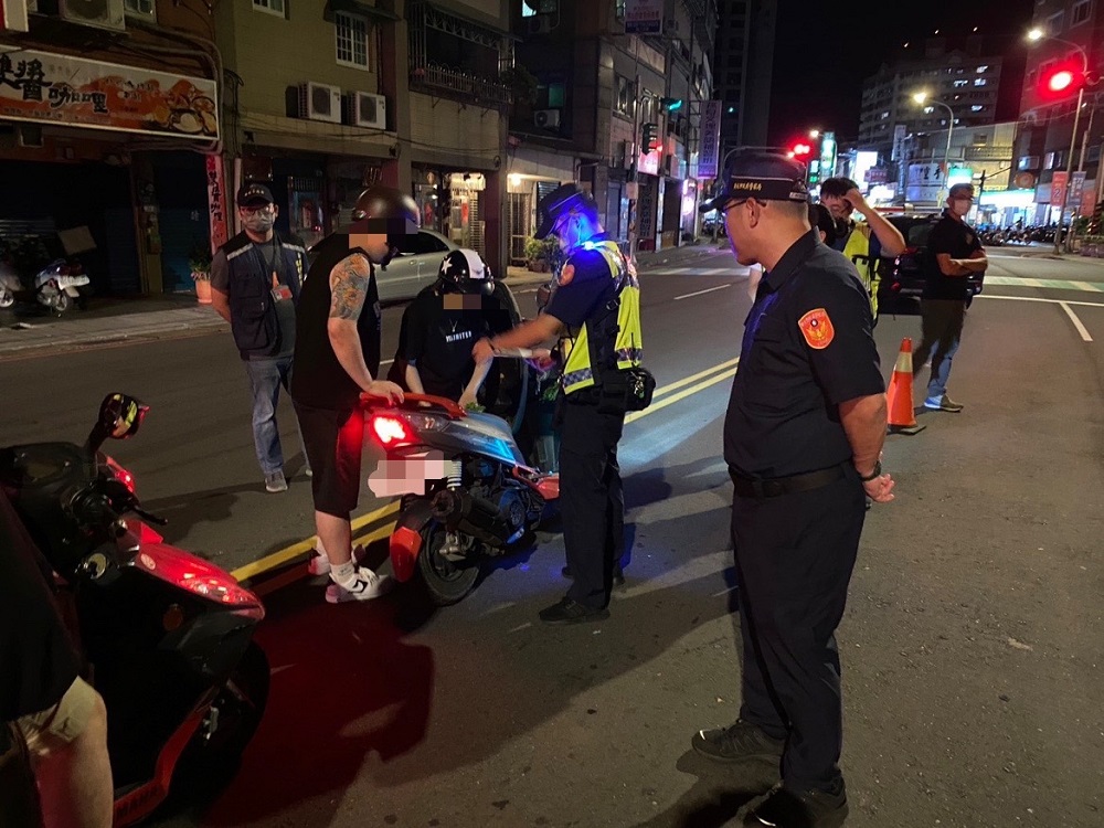 強力攔查改裝噪音車 機車安全月開跑加強維護青少年暑期安全 280 強力攔查改裝噪音車 機車安全月開跑加強維護青少年暑期安全 279