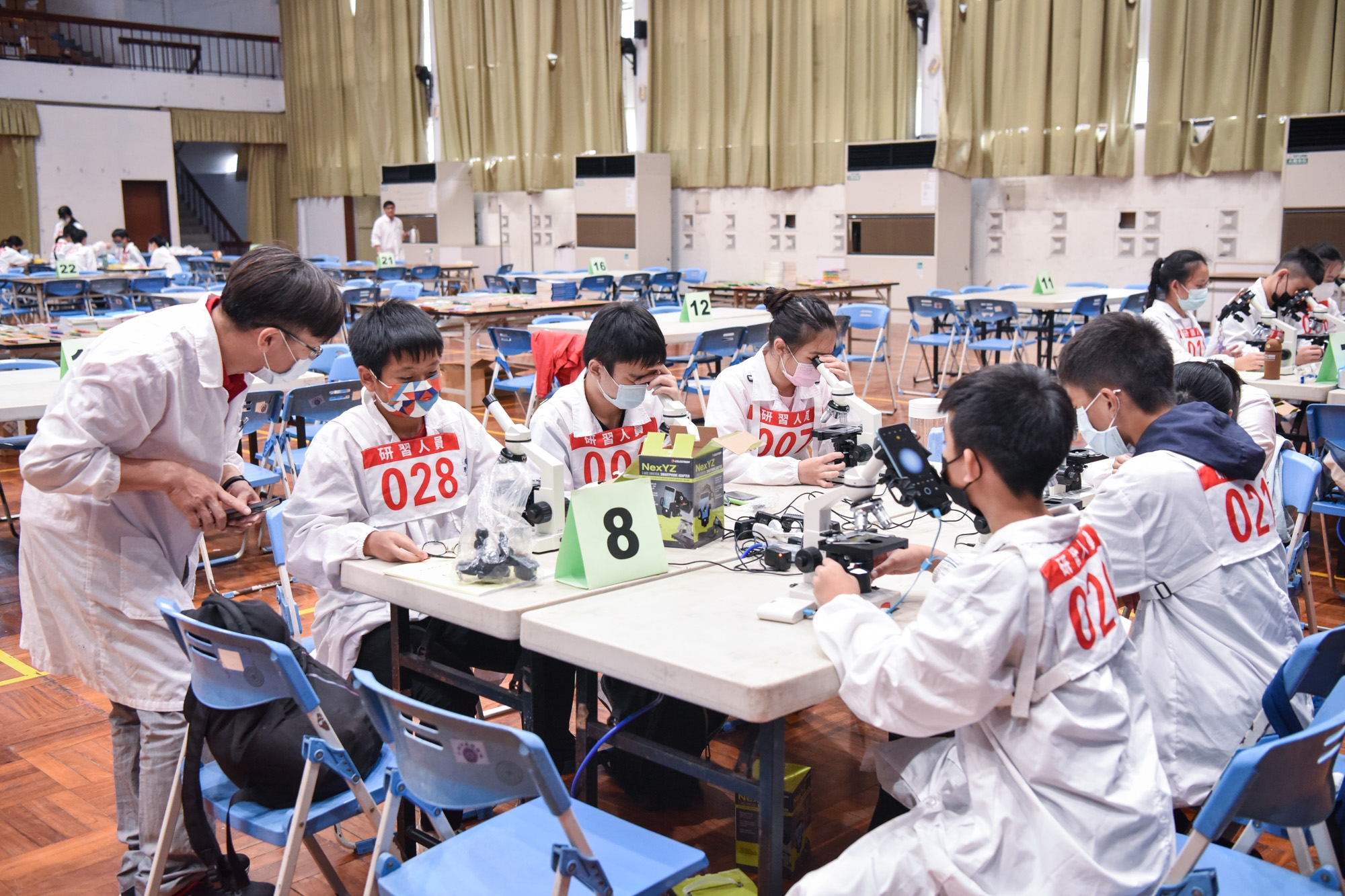 台師大化學系舉辦國中小科學夏令營 引領弱勢學子發現科學樂趣