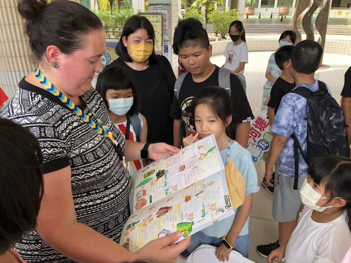 漾新聞|國教署首辦外籍老師入校園 河堤國小師生暑期英語學習不打烊