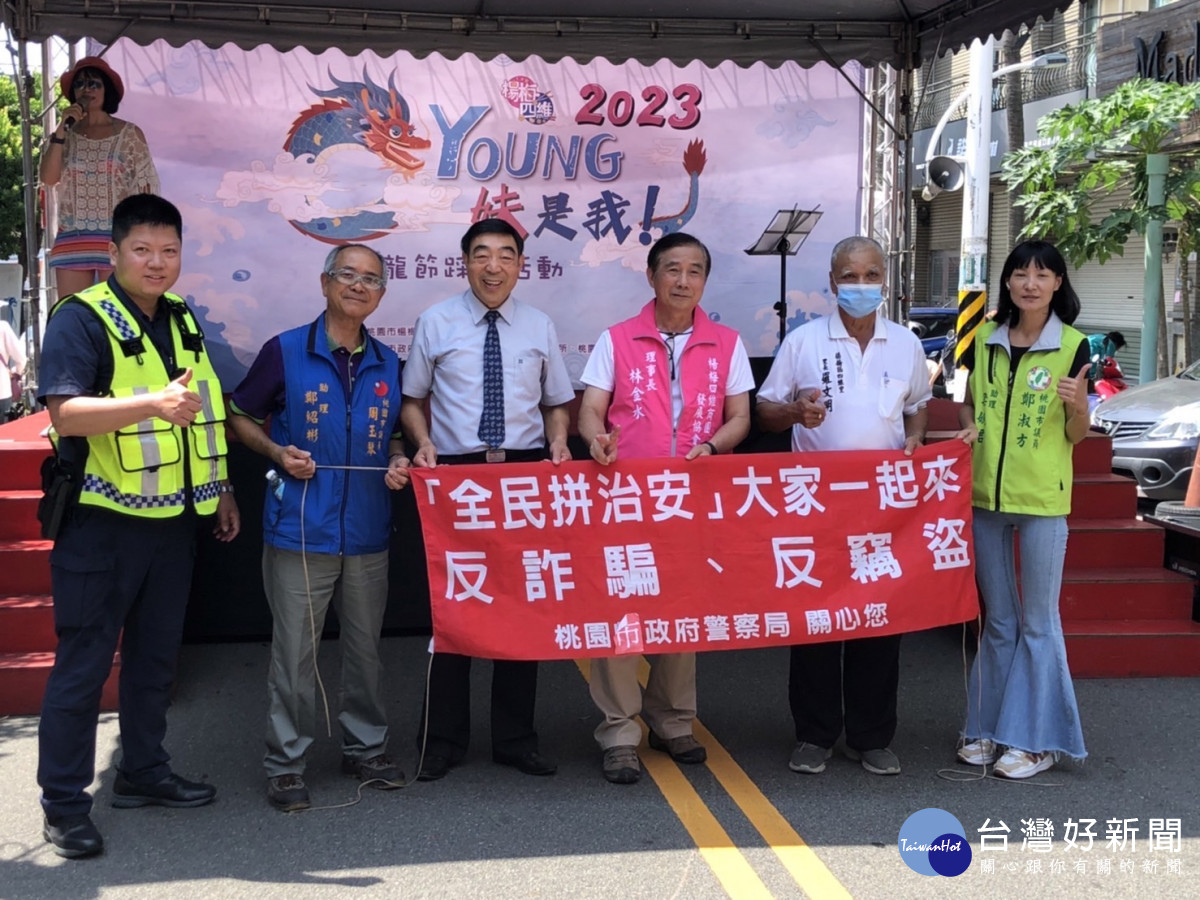 警方宣導反詐騙及婦幼安全措施。<br /><br /> <br /><br /> 
