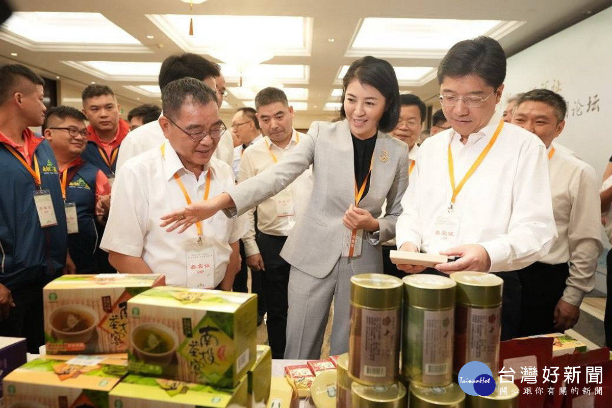 許縣長率團赴杭州，簽下第一批4億元的訂單。（縣府提供）