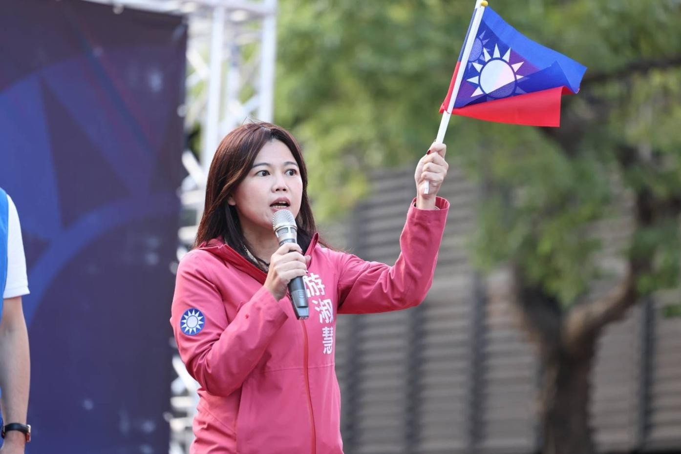 台北市議員游淑慧今在臉書貼出社會住宅興辦進度表，痛批中央政府光說不練，竊取成績。翻攝游淑慧臉書