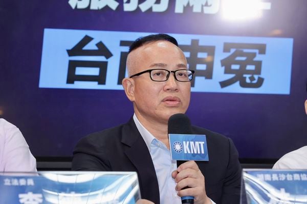 韓國瑜2020年選總統時,台商會長林懷等人辦尾牙,補助機票動員台商返台投票,法院判刑3年2個月。國民黨提供