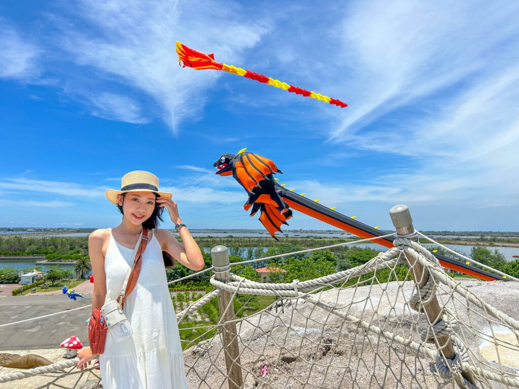 722-23「七股鹽山風箏嘉年華」活動箏棒,歡迎風箏愛好者、恐龍迷,以及網美,到七股鹽山度過「鹹」不下來的週末。