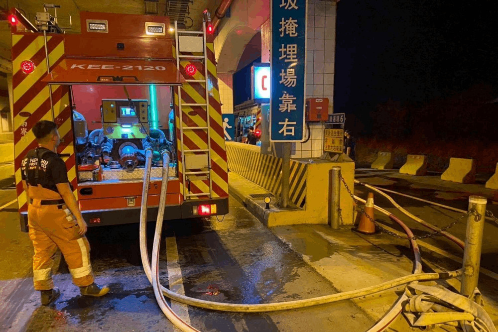 竹縣新豐掩埋場大火 竹市消防局馳援2百噸水滅火 248 竹縣新豐掩埋場大火 竹市消防局馳援2百噸水滅火 247