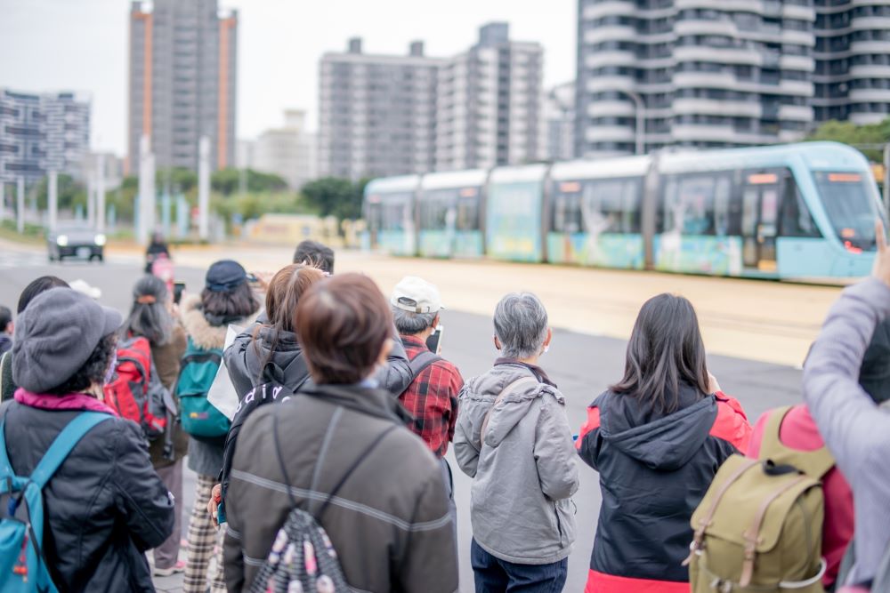 淡海輕軌與在地團體「旅學堂」推出無障礙游程。〈旅學堂提供〉