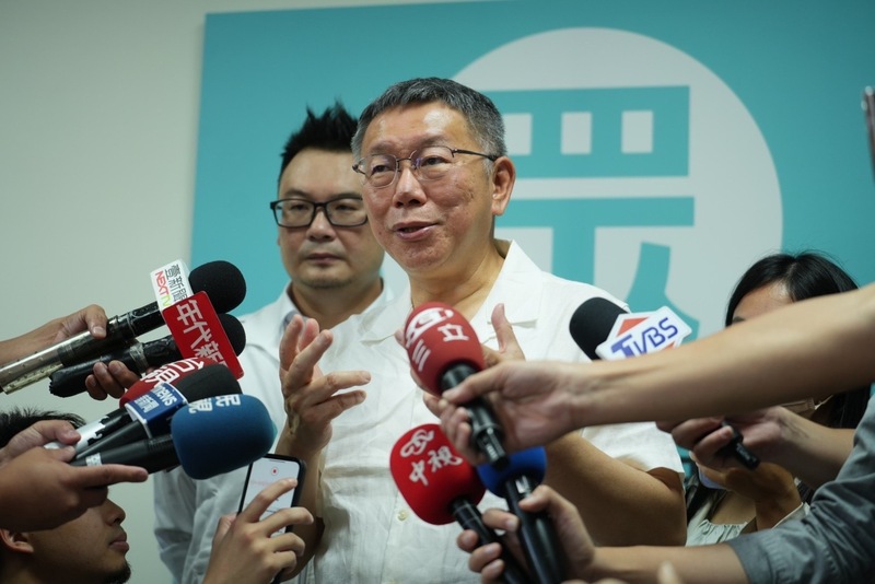 柯文哲昨接受媒體專訪指出,相信中共會從金廈大橋長驅直入等言論的人,「真的是白痴」。資料照片/中央社