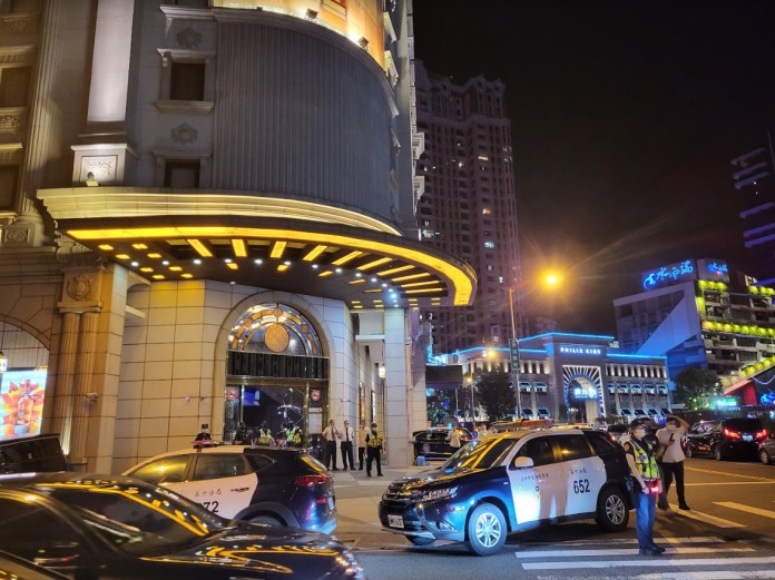 司法黃牛削彰化縣前議員1395萬 還叫兩名海派酒店妹與兒子玩3P 75 | 社會 社會 記者爆料網