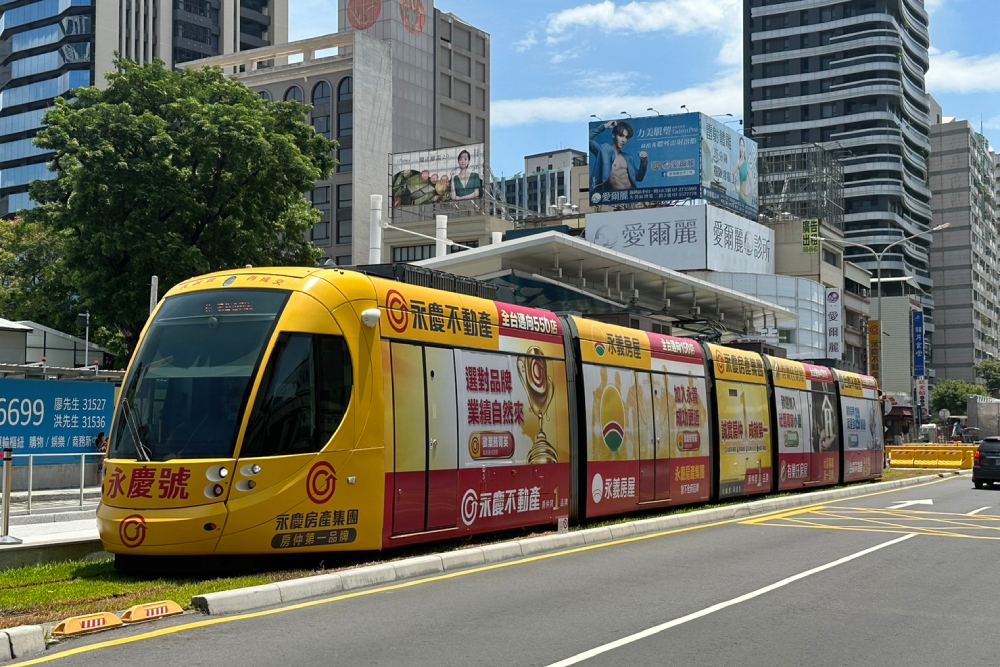 創新招募搶人才 全台首創永慶號輕軌列車高雄上路 233 創新招募搶人才 全台首創永慶號輕軌列車高雄上路
