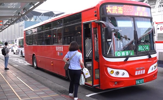 國道客運9026 平日尖峰分流2路線 基隆通勤族大讚:省半小時車程