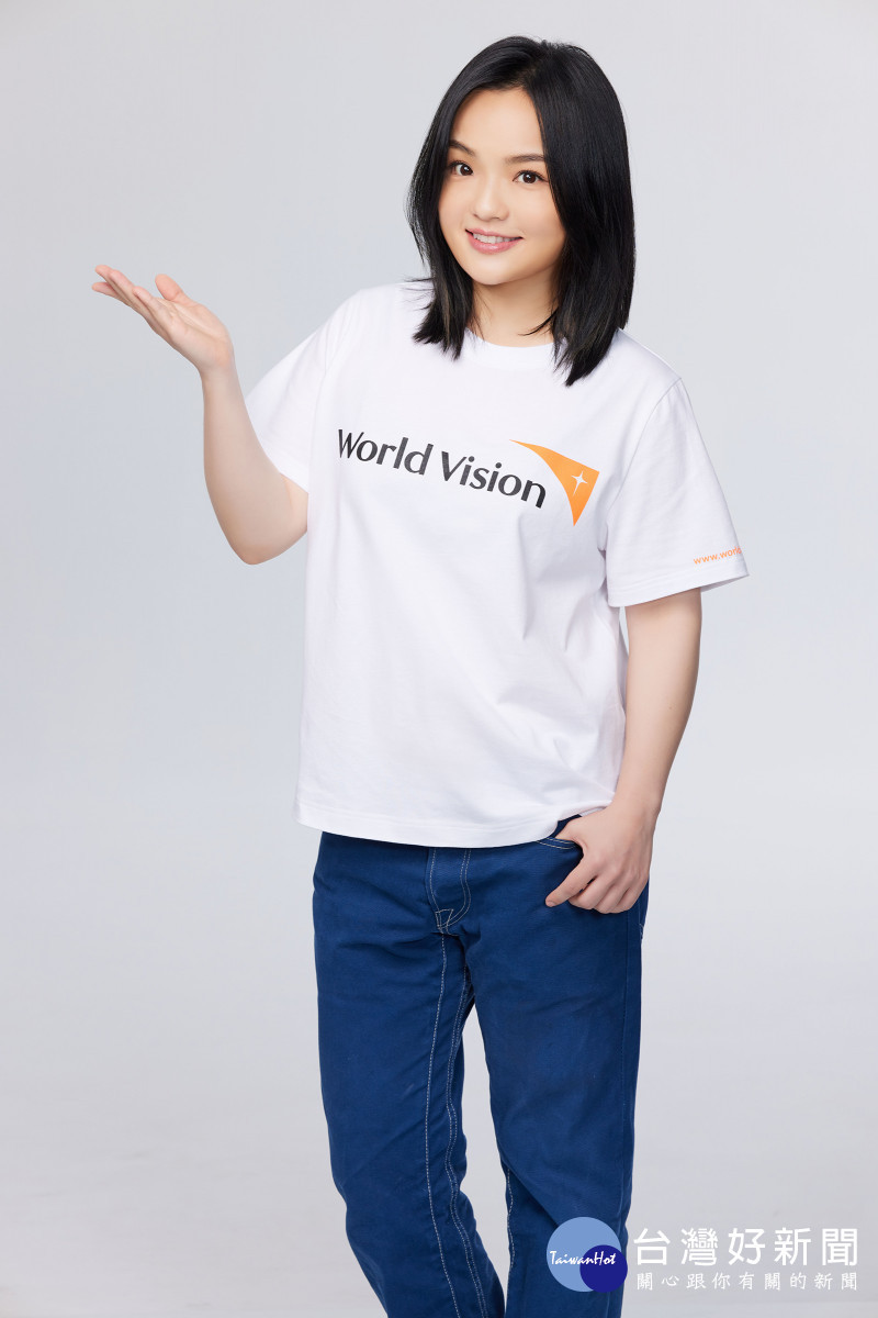徐佳瑩是今年台灣世界展望會「1000女孩─變調的童年‧以愛聲援」的代言人,走進烏干達關心困境中難以發聲的女孩。(台灣世界展望會提供)