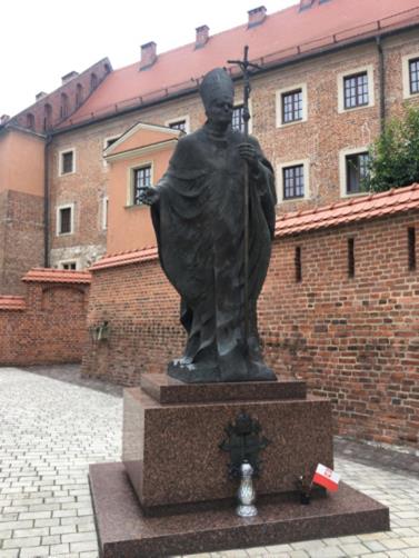 當過Krakow 總主教的教宗若望保祿二世雕像(楊正寬)