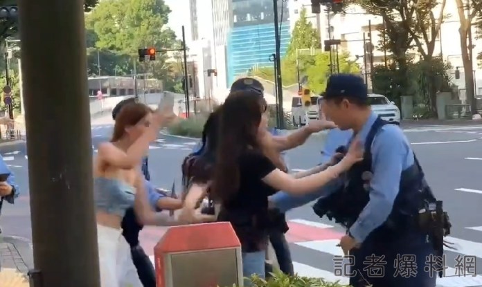 (暴力片)網傳疑4中國女子新宿襲警 日網轟:立即驅逐出境 49 1689730525779 | 國際 國際 記者爆料網