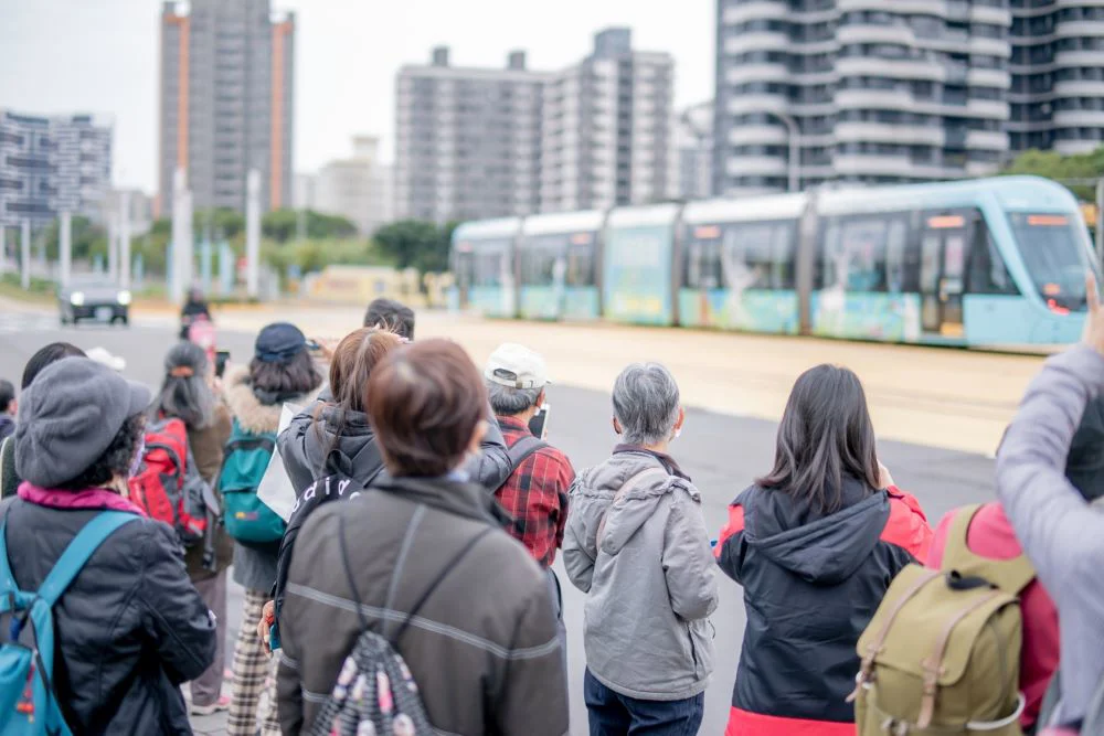 淡海輕軌與在地團體「旅學堂」推出無障礙游程。〈旅學堂提供〉