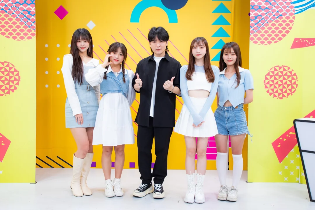 由左至右「JARA心動女孩」Jazz（薇軒）、Ayako（毛毛）、金志遙、隊長RainZ（多莉）、Arya(念念）。 (照片/紅心字會提供)