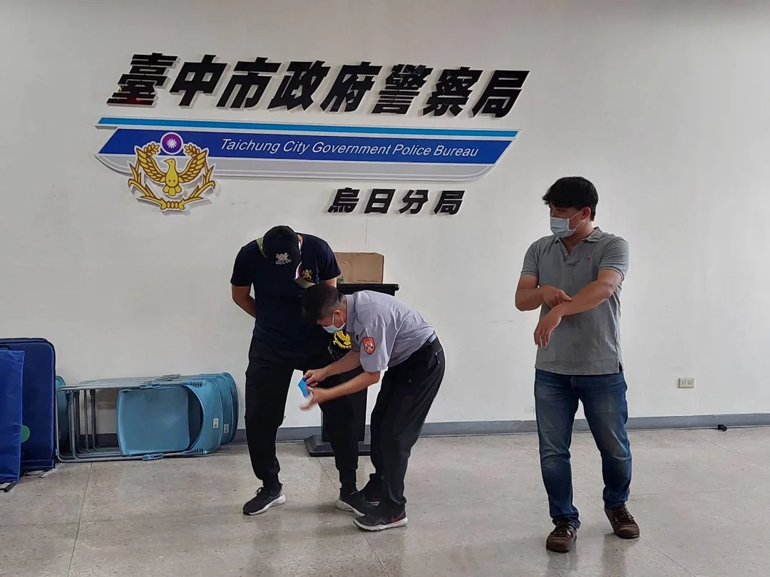 烏日分局在訓練課程內容，規劃戰時救護技巧、守望相助協勤注意事。(圖/記者江雁武翻攝)