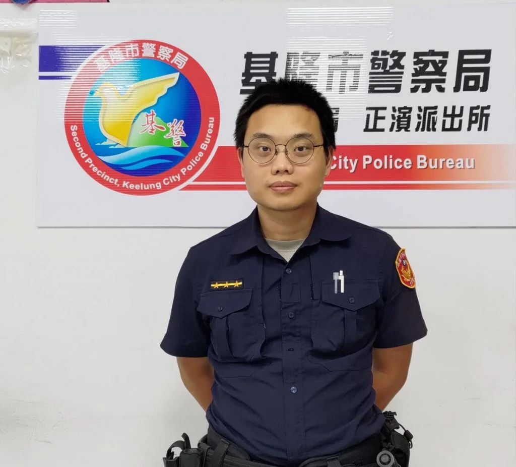 公車警所前故障 | 基警協助管制交通