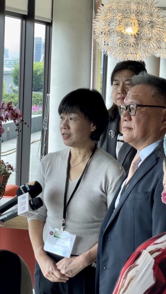 因應即將開打碳稅大戰 碳盤查主導員開講 台灣碳權交易所8月開幕,媒體調查企業減碳規劃者不到2成,台灣企業關鍵零件ESG供應商大會今天在中原大學舉行,碳盤查主導員、ESG永續發展協會科技委員會副主委戴聖強(圖)向廠商們說明如何做碳盤查及減碳的計劃。