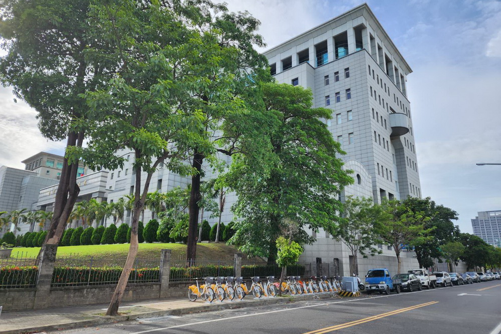 節能減碳洽公便利 台南地院成功爭取設立YouBike租賃站 298 節能減碳洽公便利 台南地院成功爭取設立YouBike租賃站 297