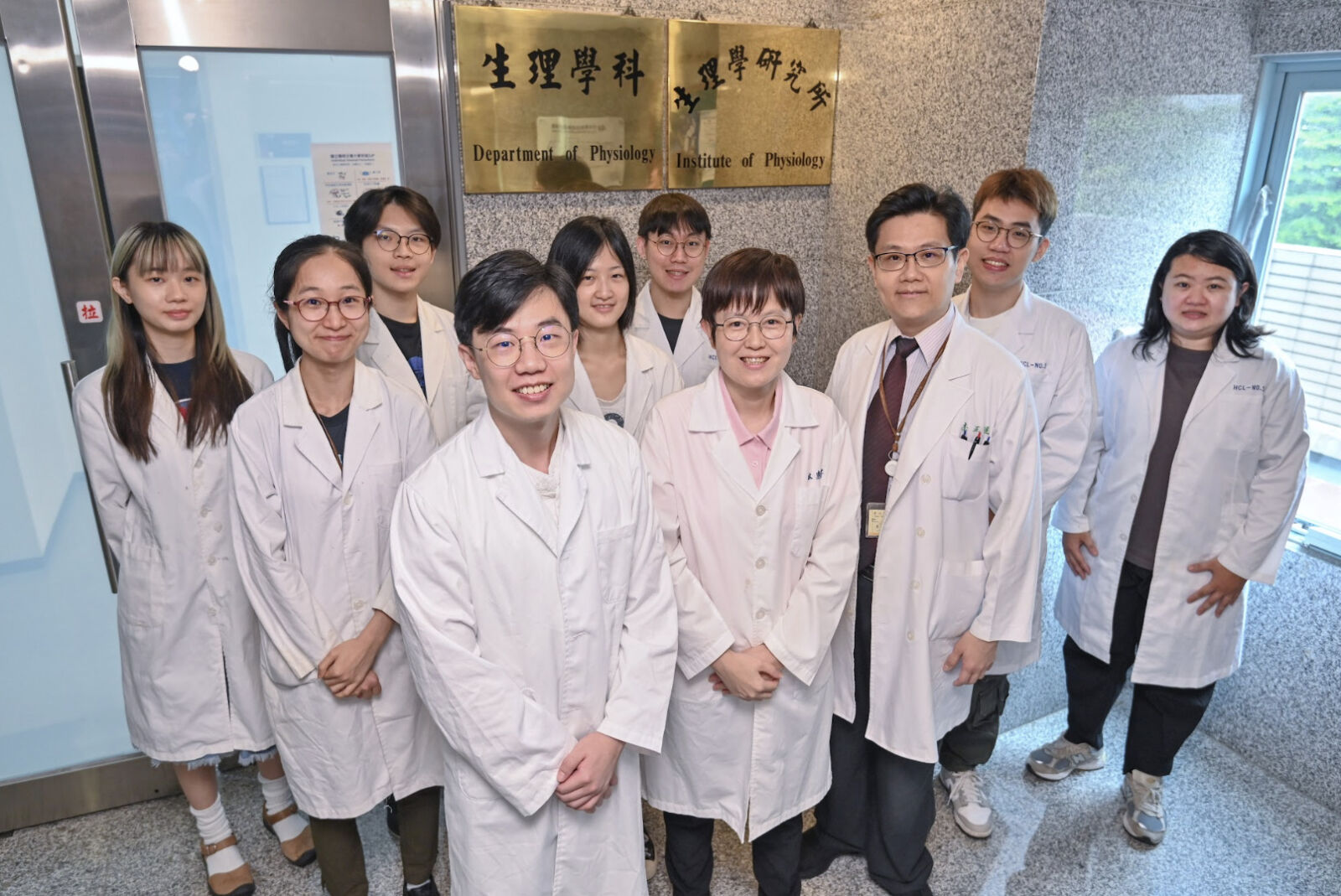 3成憂鬱症患者藥物無用 北榮、陽交大證實「顱磁刺激」有效 312 3成憂鬱症患者藥物無用 北榮、陽交大證實「顱磁刺激」有效 311