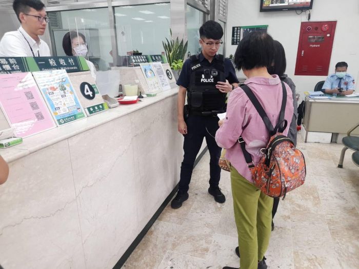 假哥哥急需資金週轉 女子急赴銀行匯款警銀合作共阻詐33萬