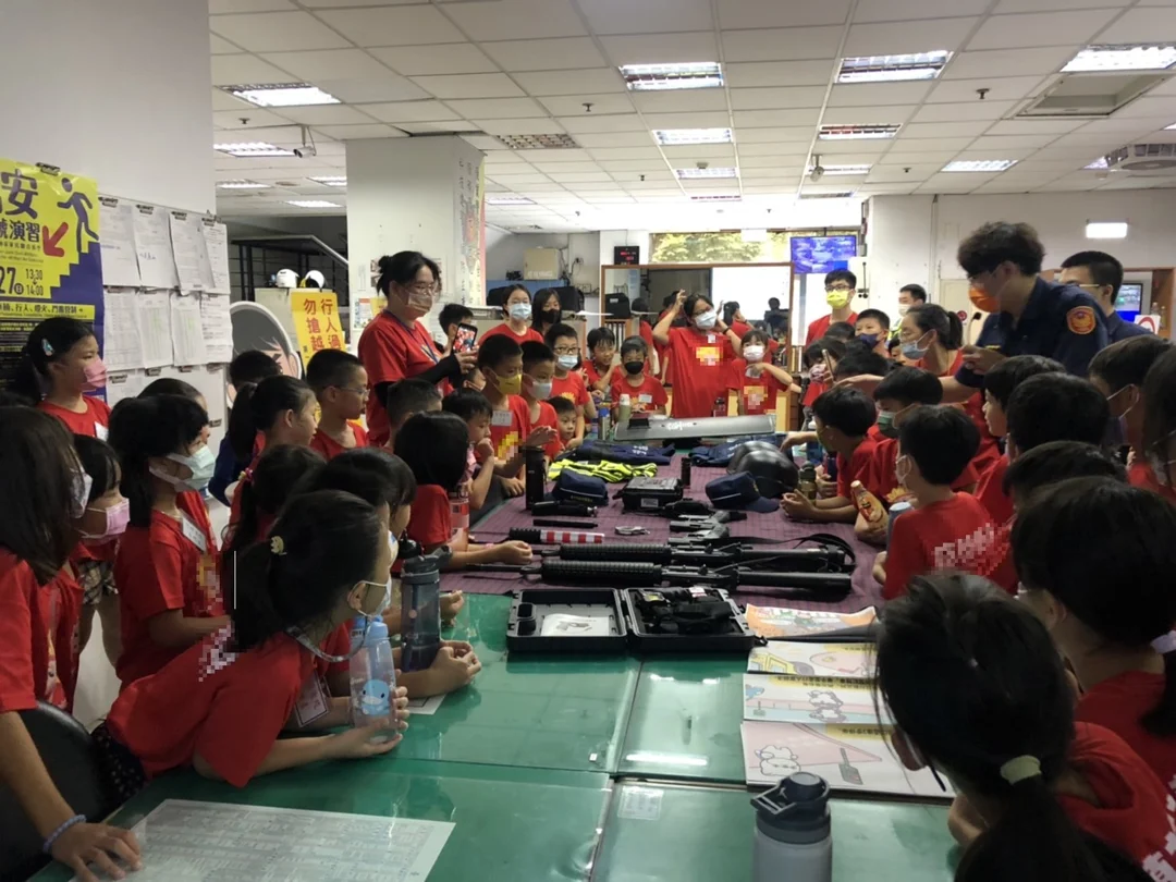 守法觀念養成從小做起！｜學童初體驗參訪公益派出所