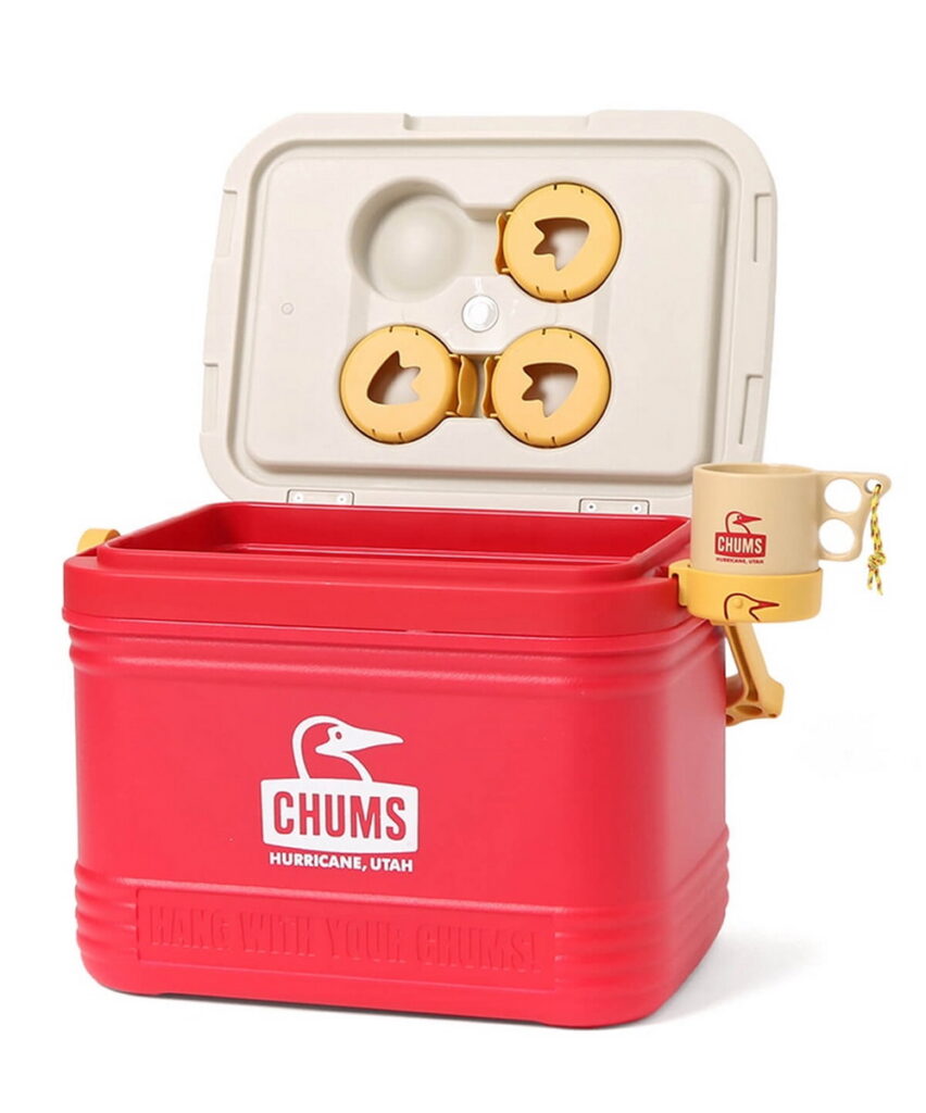 CHUMS「Camper Cooler 18L日系冰桶」採品牌經典配色,兼具功能性和設計感。