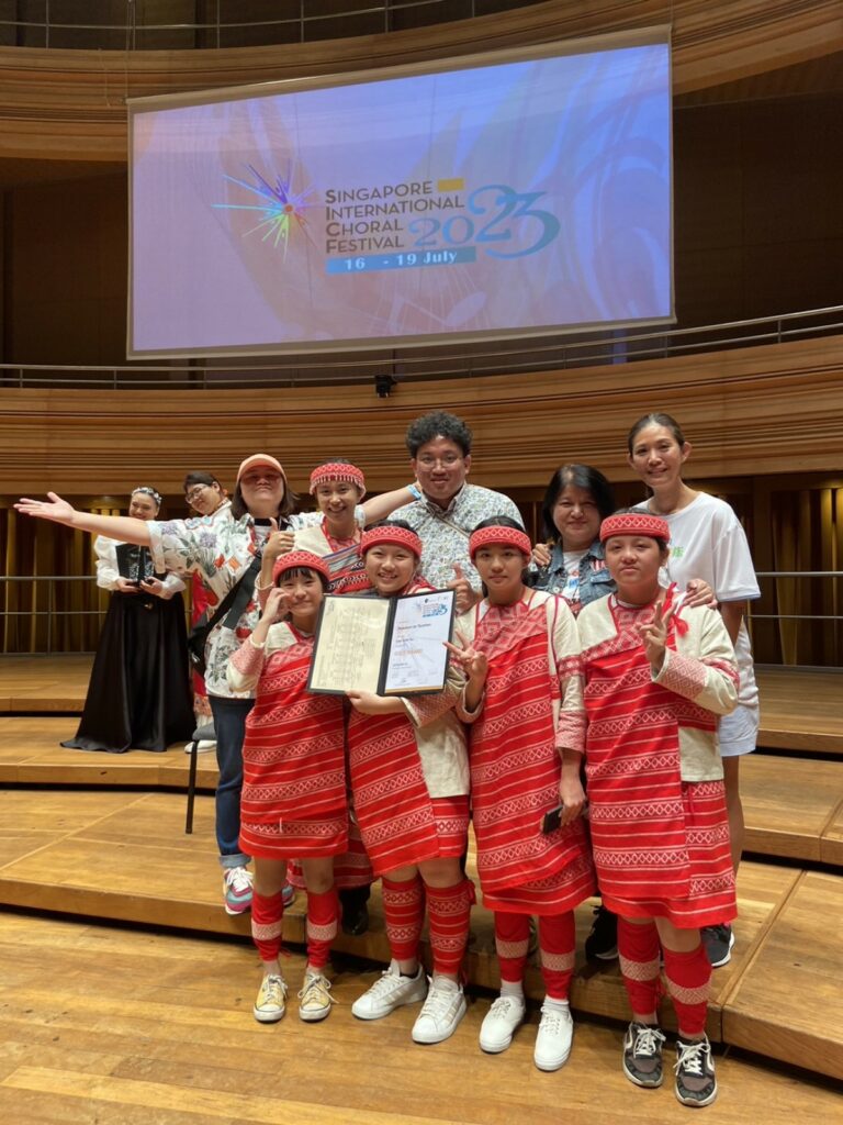 和泰集團「原夢國家隊」桃山國小合唱團於新加坡第七屆國際合唱節 榮獲同聲合唱組《金質獎》。圖／和泰集團 