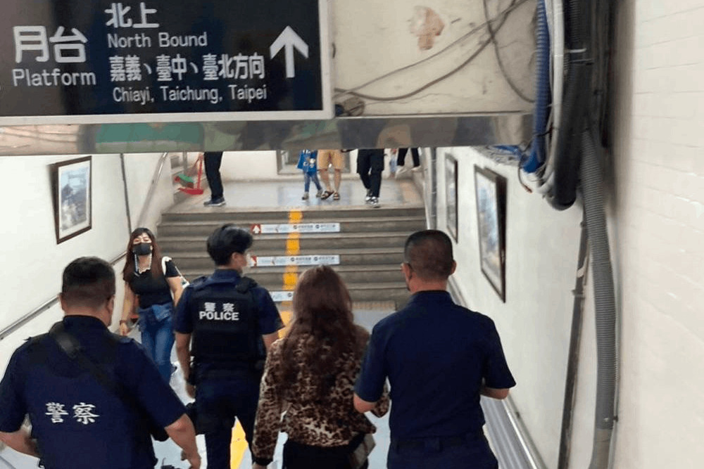 女搭台鐵遭變態5次蹭屁股 鐵路警局:尖峰時段加強警力編排護車 278 女搭台鐵遭變態5次蹭屁股 鐵路警局:尖峰時段加強警力編排護車 277