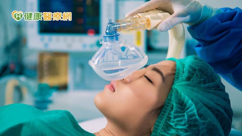 獨創免插管全身麻醉!靈感來自「救命神器」 已有2千多名手術患者受益