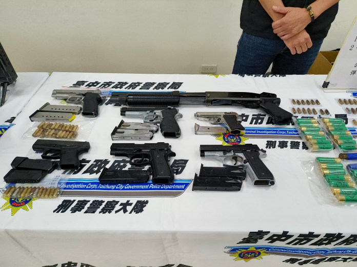 (掃黑片)台中警方掃黑打詐!查獲黑槍9支毒品逾5公斤 逮假性交易詐騙集團11人 63 | 社會 社會 記者爆料網