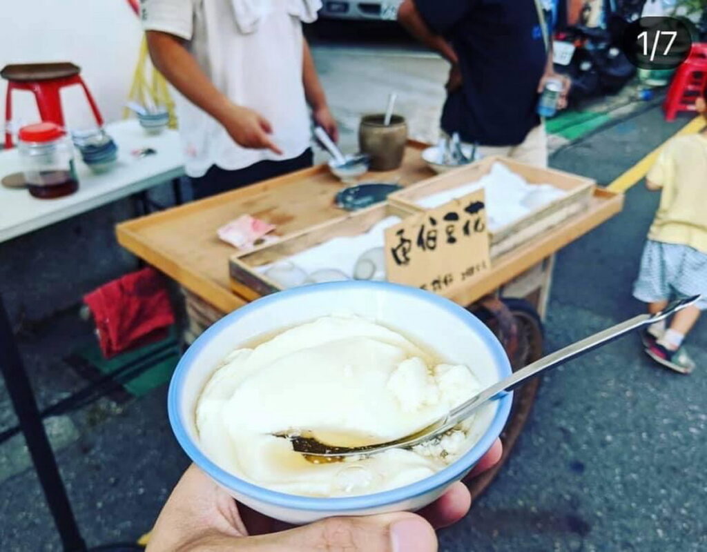 必比登推薦之三-台南150年老厝內的私房手路菜經典「筑馨居」,帶來古法手工製作、綿密化口的兩個伍圓古早味豆花