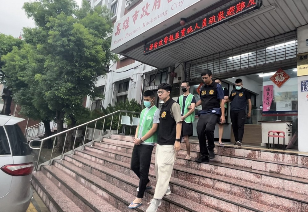 刑事局掃蕩竹聯幫 南打破明仁會高雄水房查扣千萬元 298 刑事局掃蕩竹聯幫 南打破明仁會高雄水房查扣千萬元 297
