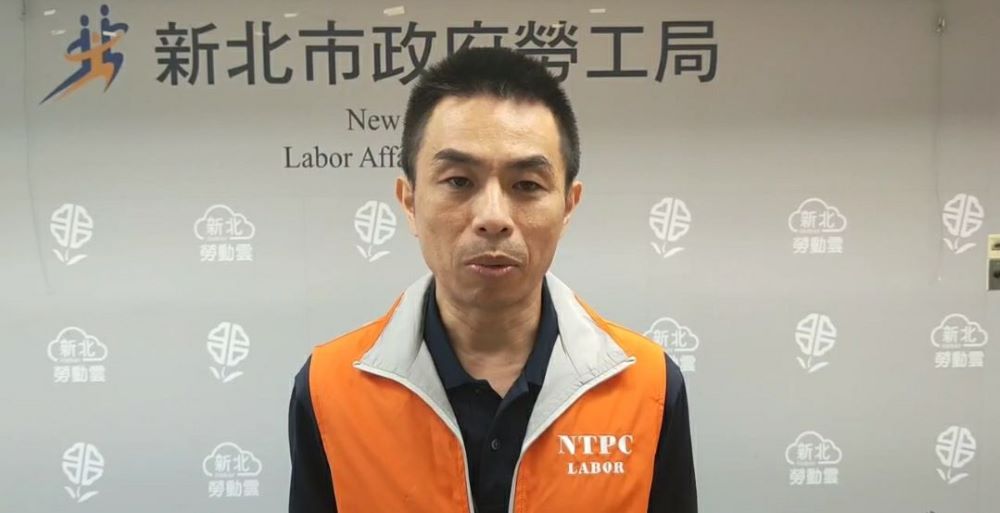 《圖說》新北市政府勞工局主任秘書胡華泰說明冷氣機飛落砸路人事件處理情形。〈勞工局提供〉
