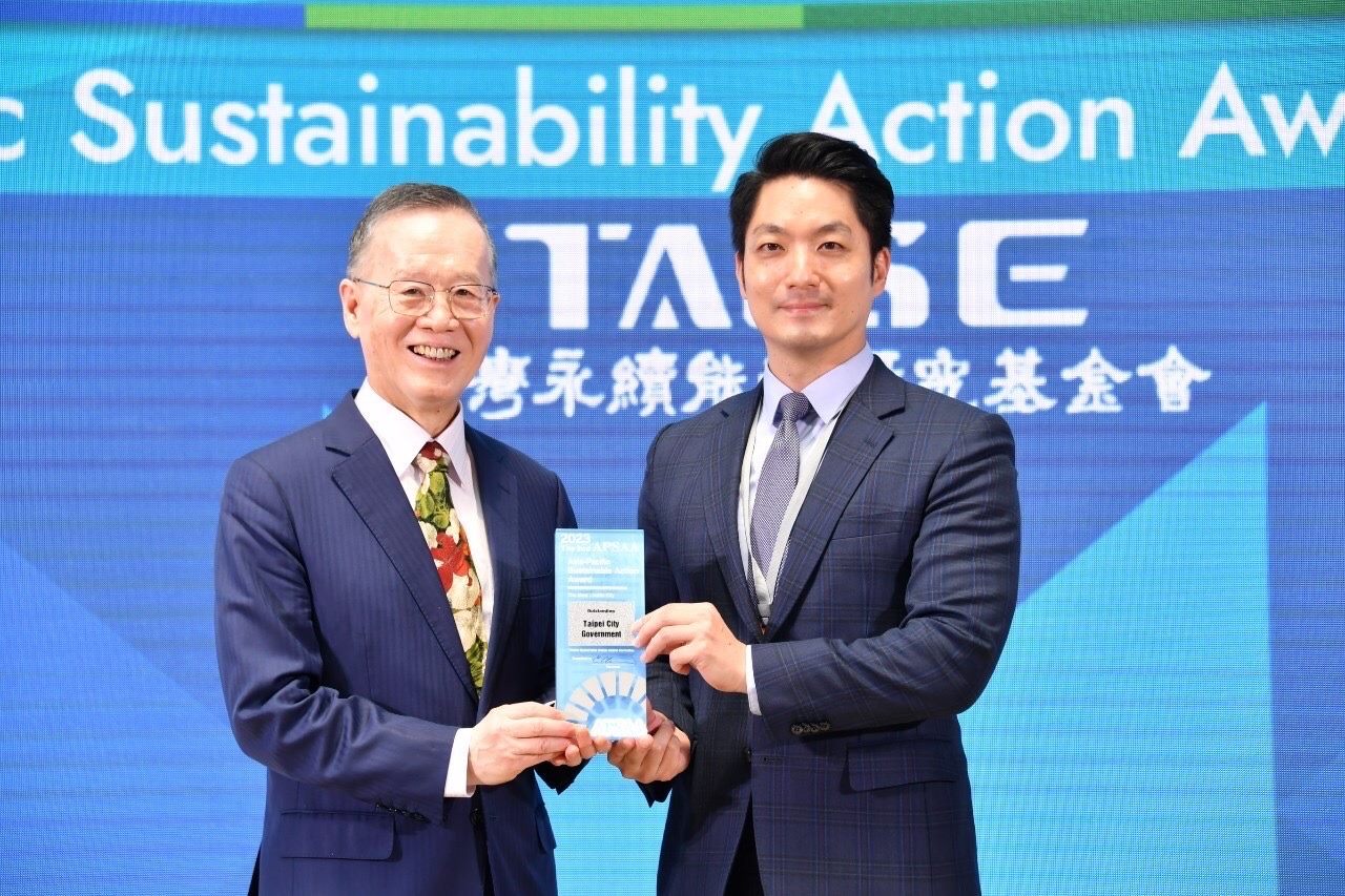 代表北市府領取亞洲地區淨零永續議題「Outstanding City」最高榮譽獎 蔣萬安:以永續、共融、希望推動淨零永續城市