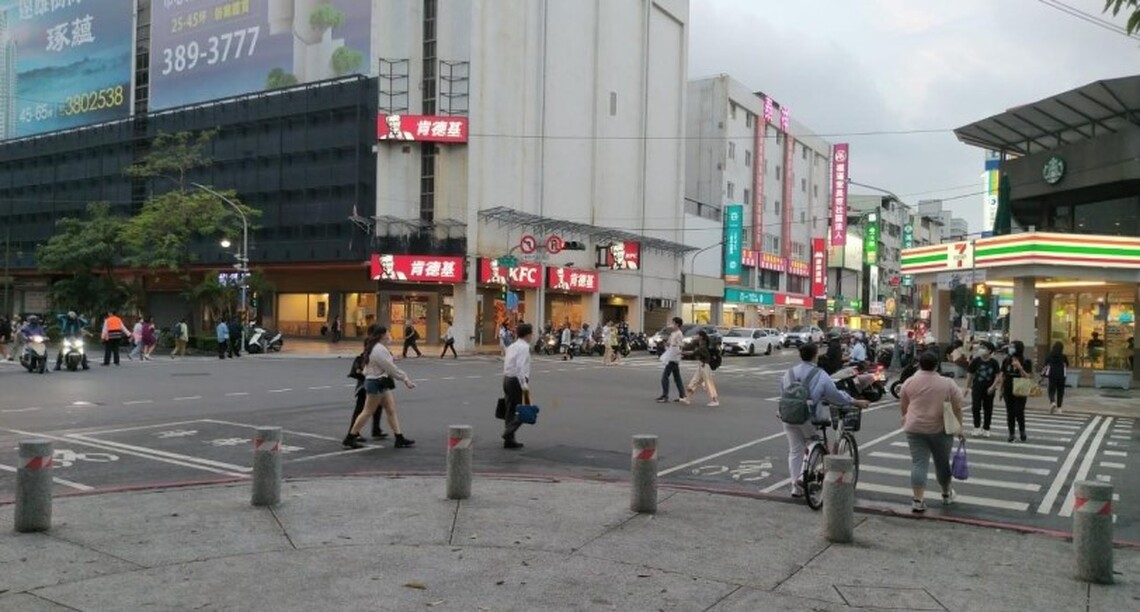 下了車每個人都是行人!高市府支持學生團體訴求 持續改善行人安全環境